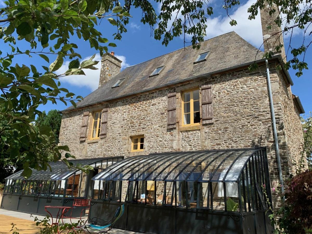 Le Petit Manoir Bed & Breakfast Isigny-le-Buat Bagian luar foto