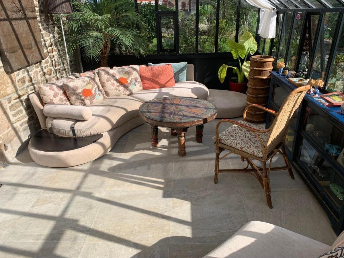Le Petit Manoir Bed & Breakfast Isigny-le-Buat Bagian luar foto