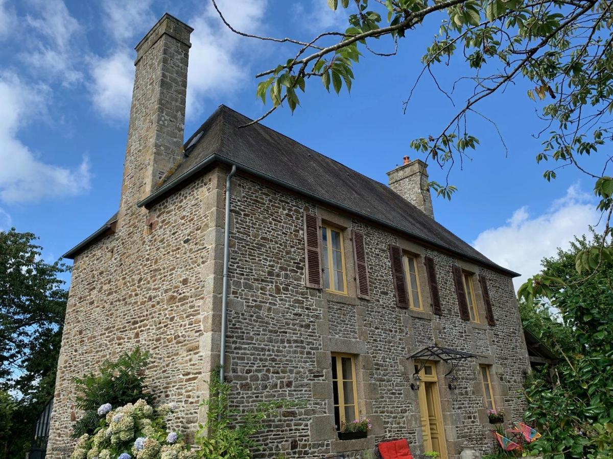 Le Petit Manoir Bed & Breakfast Isigny-le-Buat Bagian luar foto