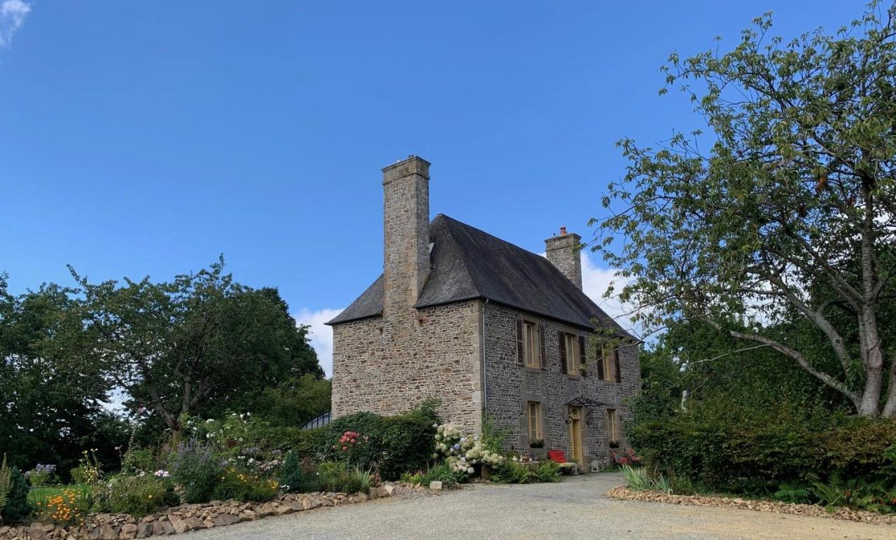 Le Petit Manoir Bed & Breakfast Isigny-le-Buat Bagian luar foto