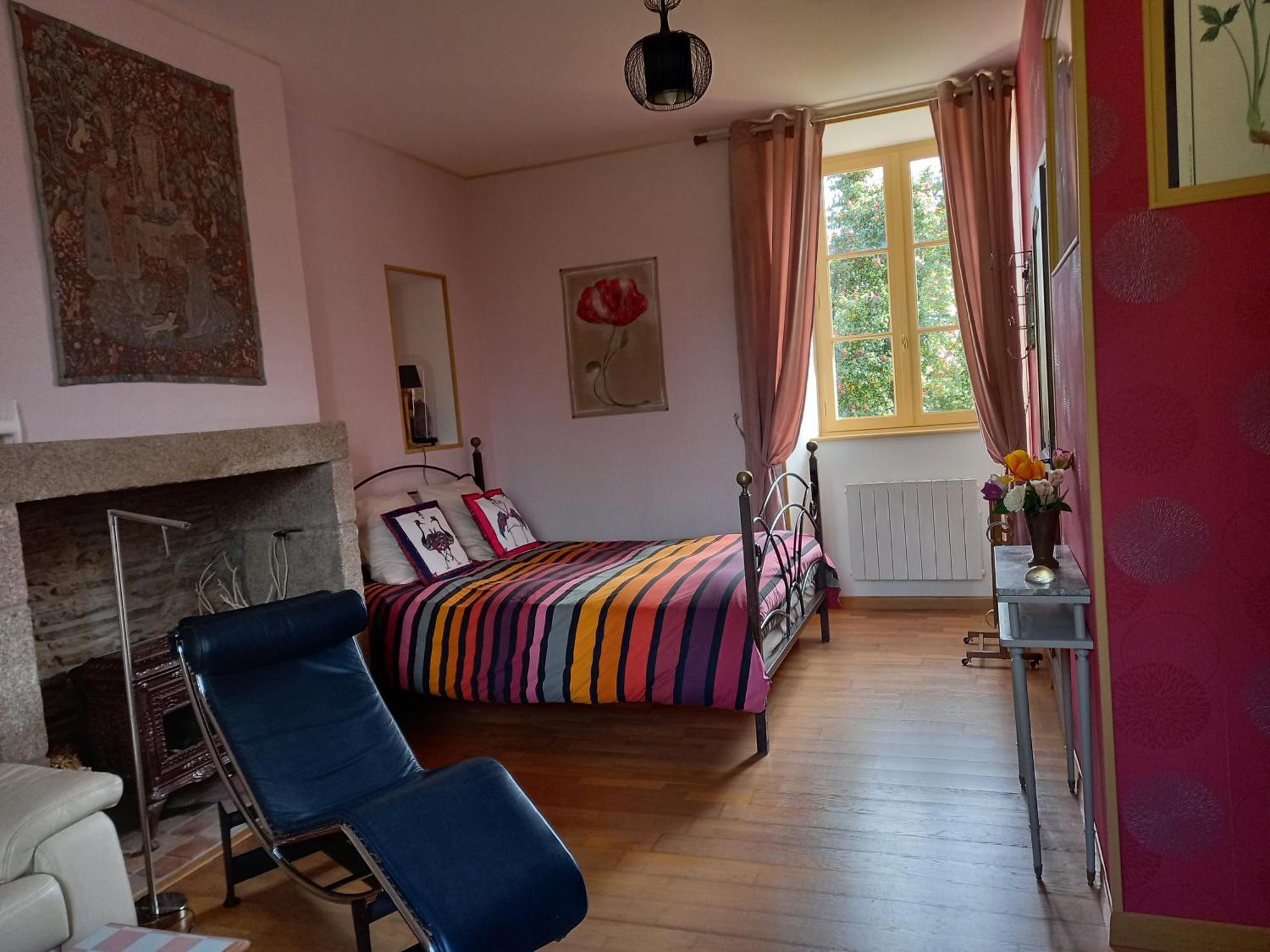 Le Petit Manoir Bed & Breakfast Isigny-le-Buat Bagian luar foto