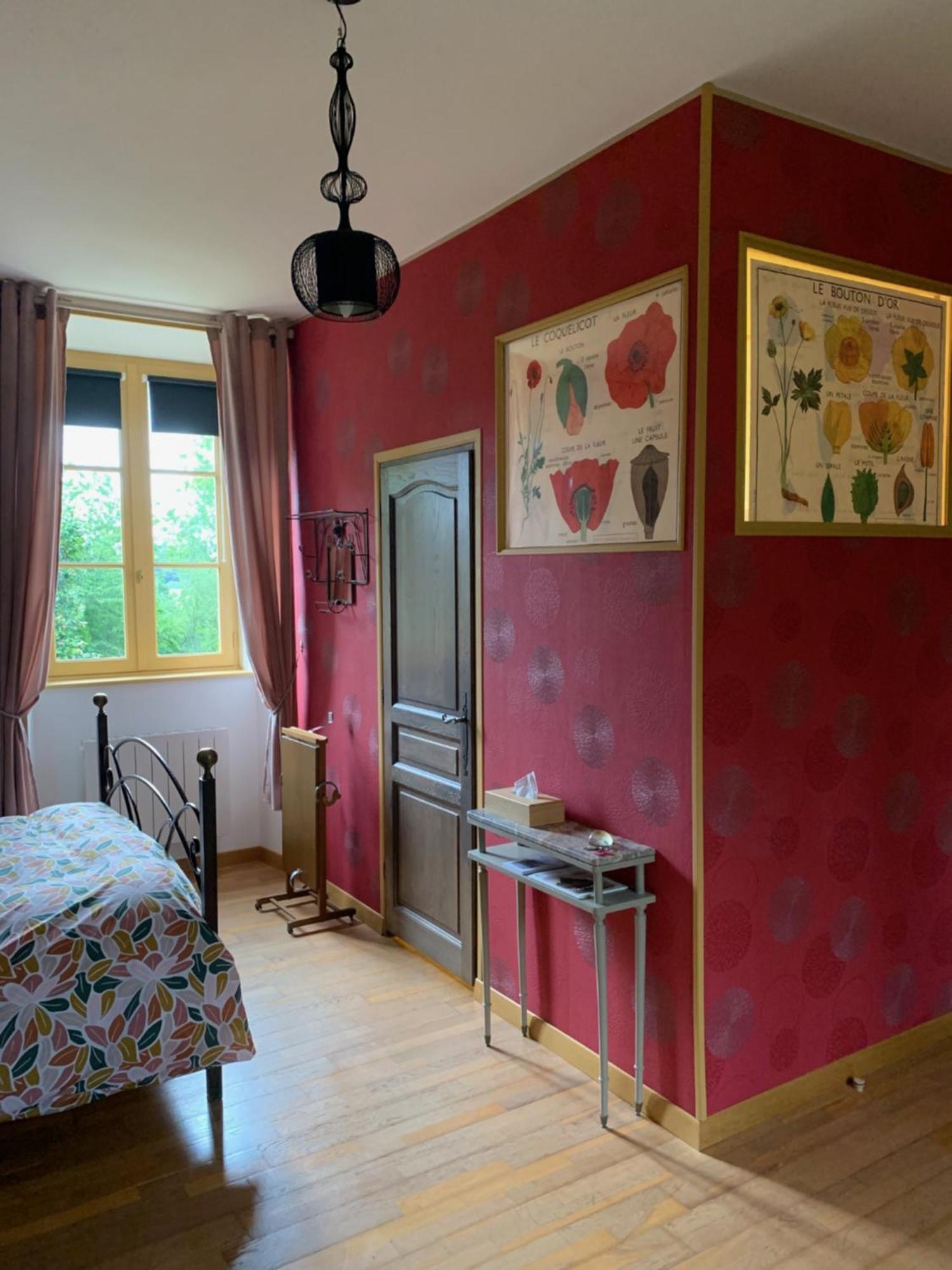 Le Petit Manoir Bed & Breakfast Isigny-le-Buat Bagian luar foto