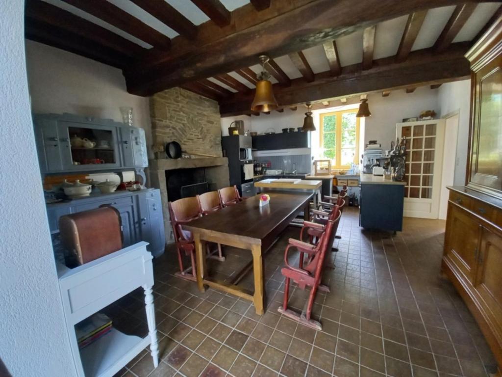 Le Petit Manoir Bed & Breakfast Isigny-le-Buat Bagian luar foto