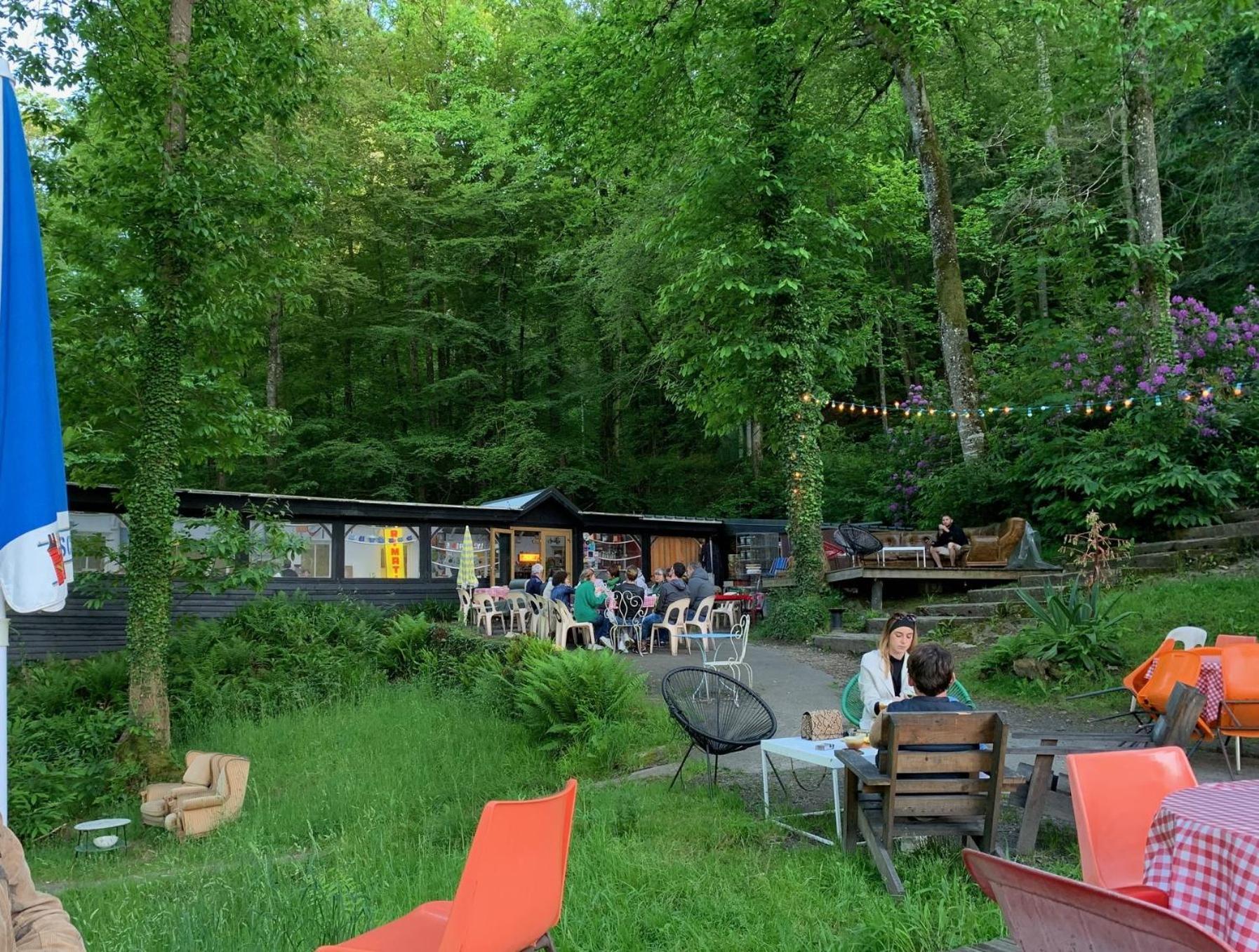 Le Petit Manoir Bed & Breakfast Isigny-le-Buat Bagian luar foto