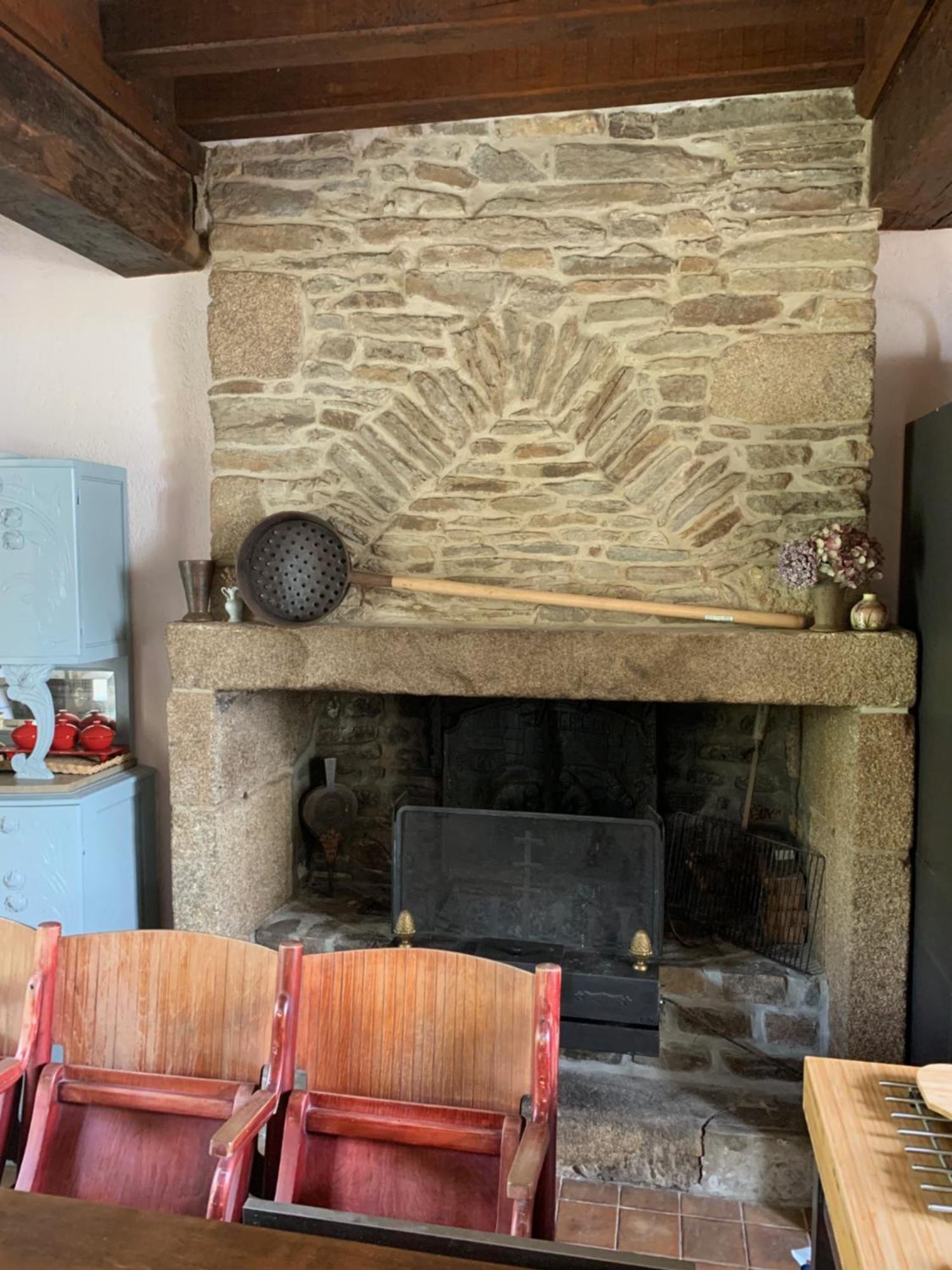 Le Petit Manoir Bed & Breakfast Isigny-le-Buat Bagian luar foto